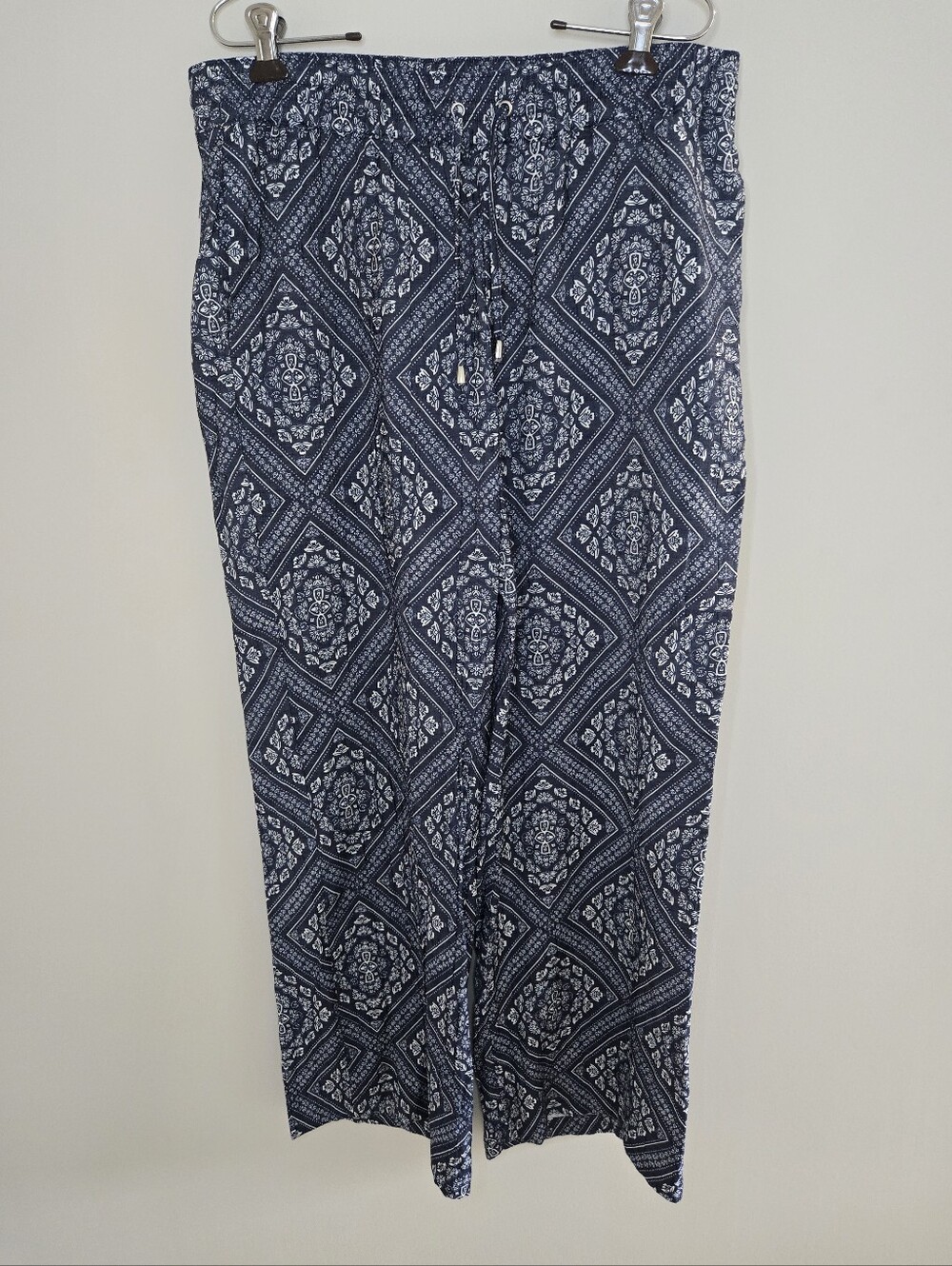 Croft & Barrow navy + white paisley print wide leg drawstring pants, large